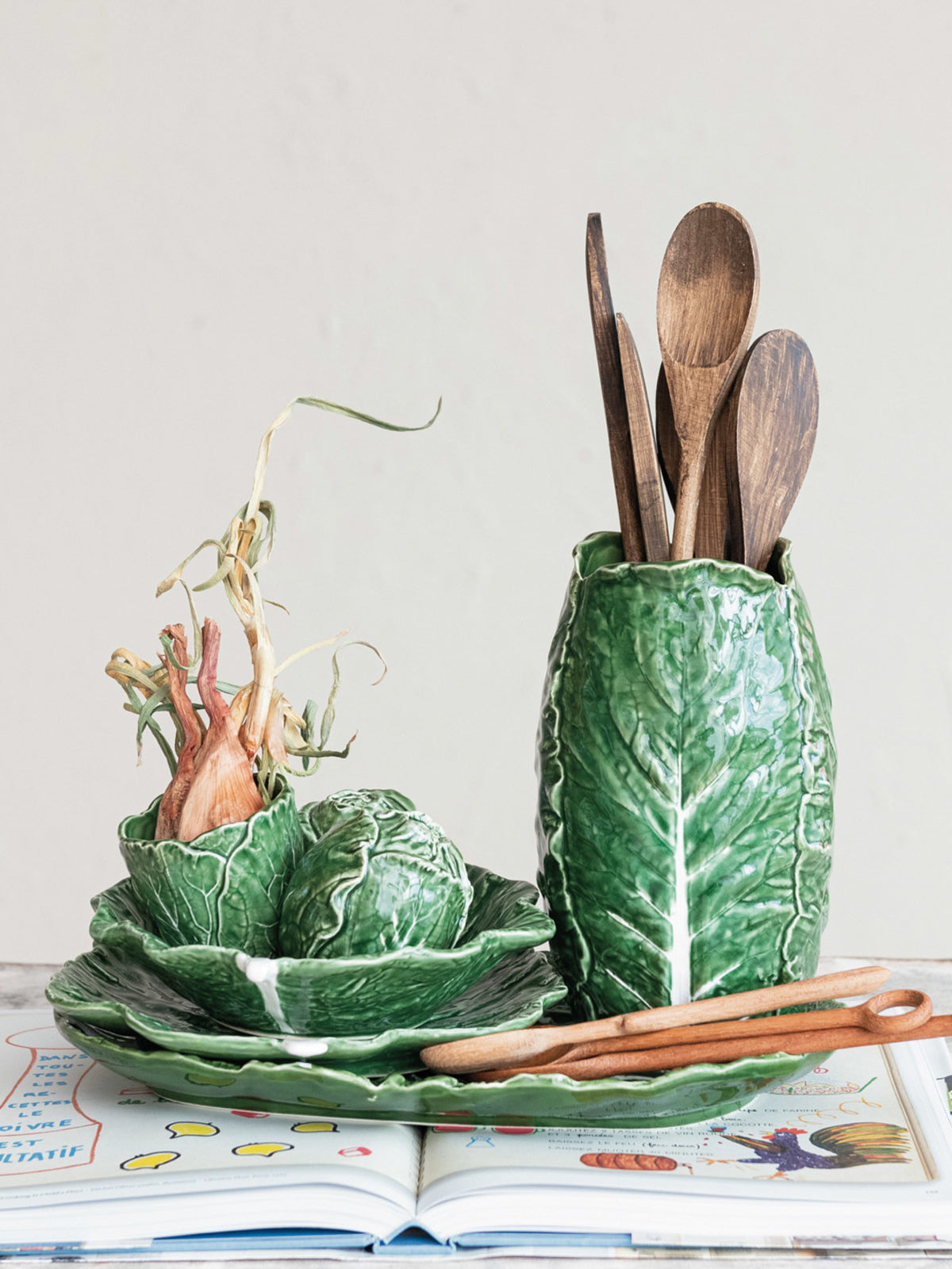 Stoneware Cabbage Plate