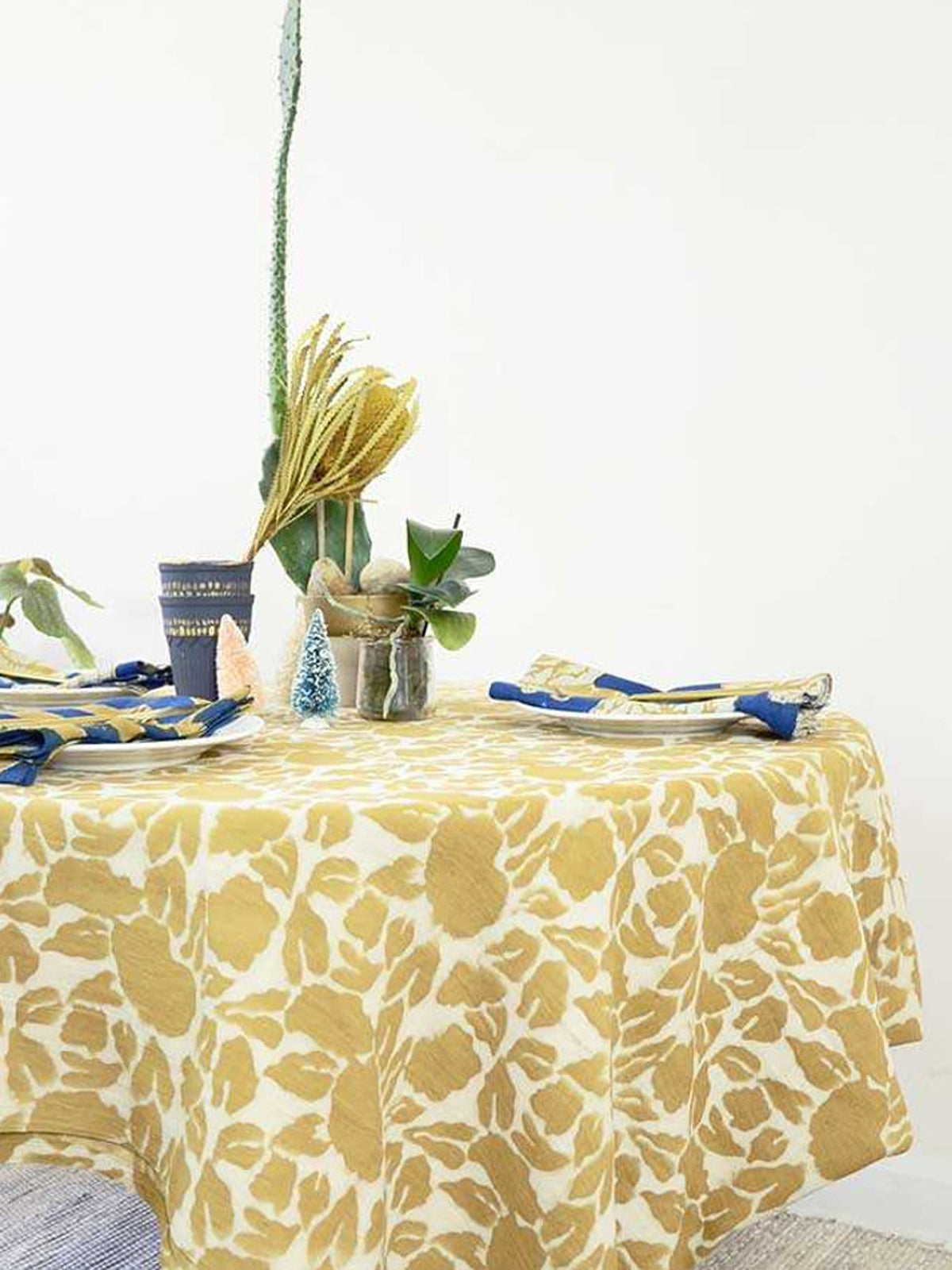 Yan Tablecloth